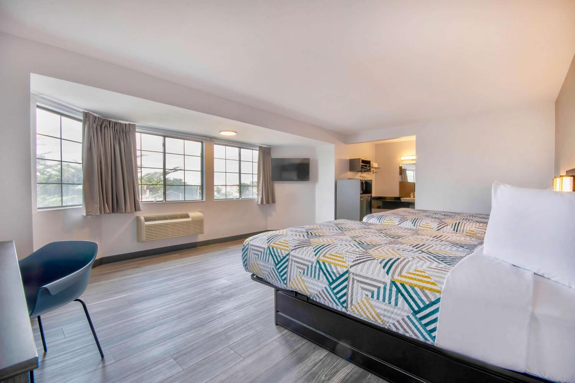 Hotel 6-marina, Ca - Monterey
