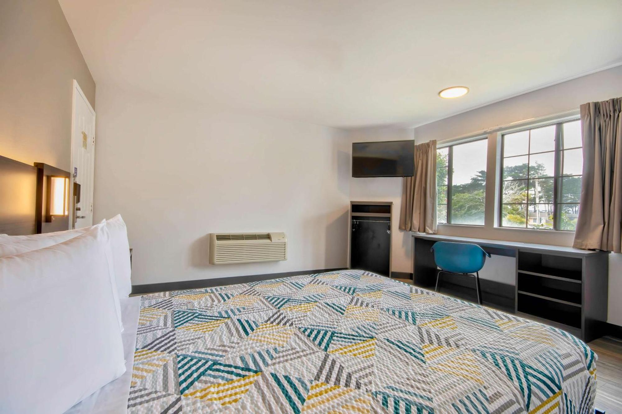 Hotel 6-marina, Ca - Monterey